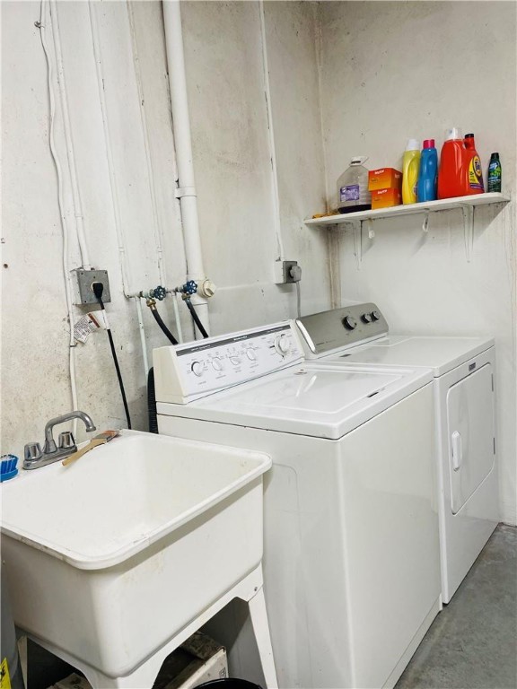 LAKEWOOD ON THE GREEN - Residential