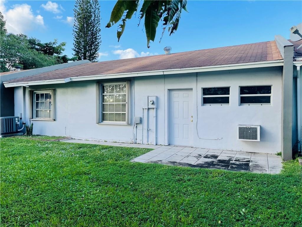 LAKEWOOD ON THE GREEN - Residential