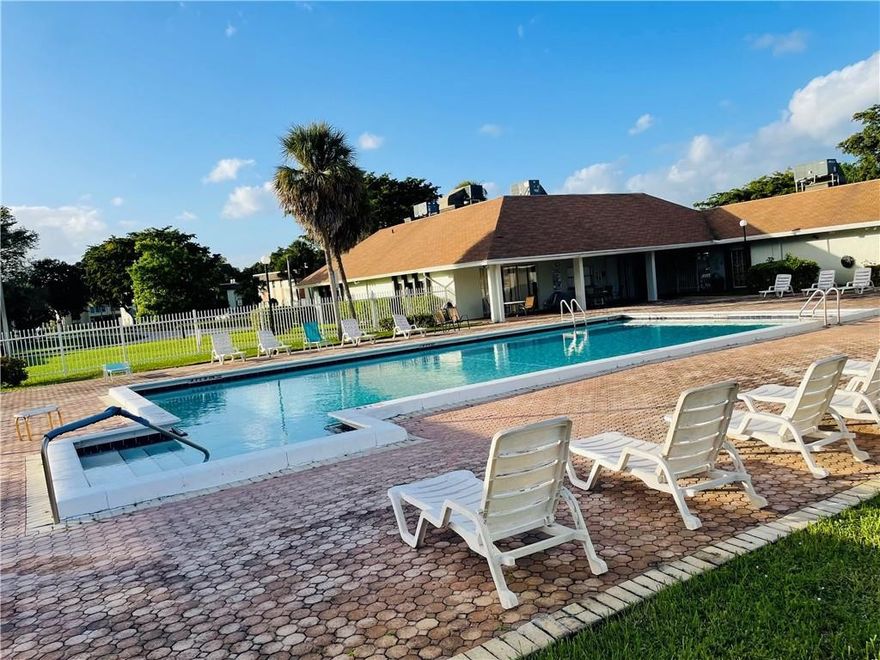 This beautifully maintained 3 bedroom, 2 bath villa features an attached garage, parking in front of the unit. 3rd Bed was converted , can be use as bedroom or office.  Freshly painted, 1 car garage.  Washer/Dryer in the garage. Close to shopping and main highways.  Low Maintenaince fee which included basic cable, lawn maintenaince, community pool, exterior paint. Washer/Dryer in the garage