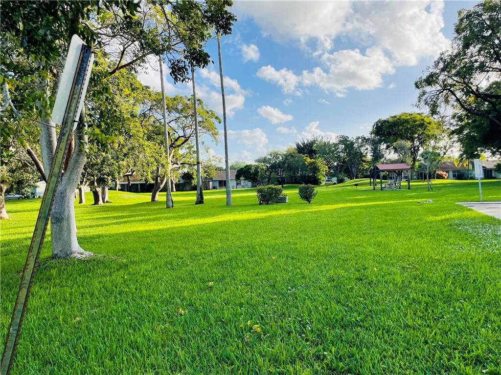 LAKEWOOD ON THE GREEN - Residential