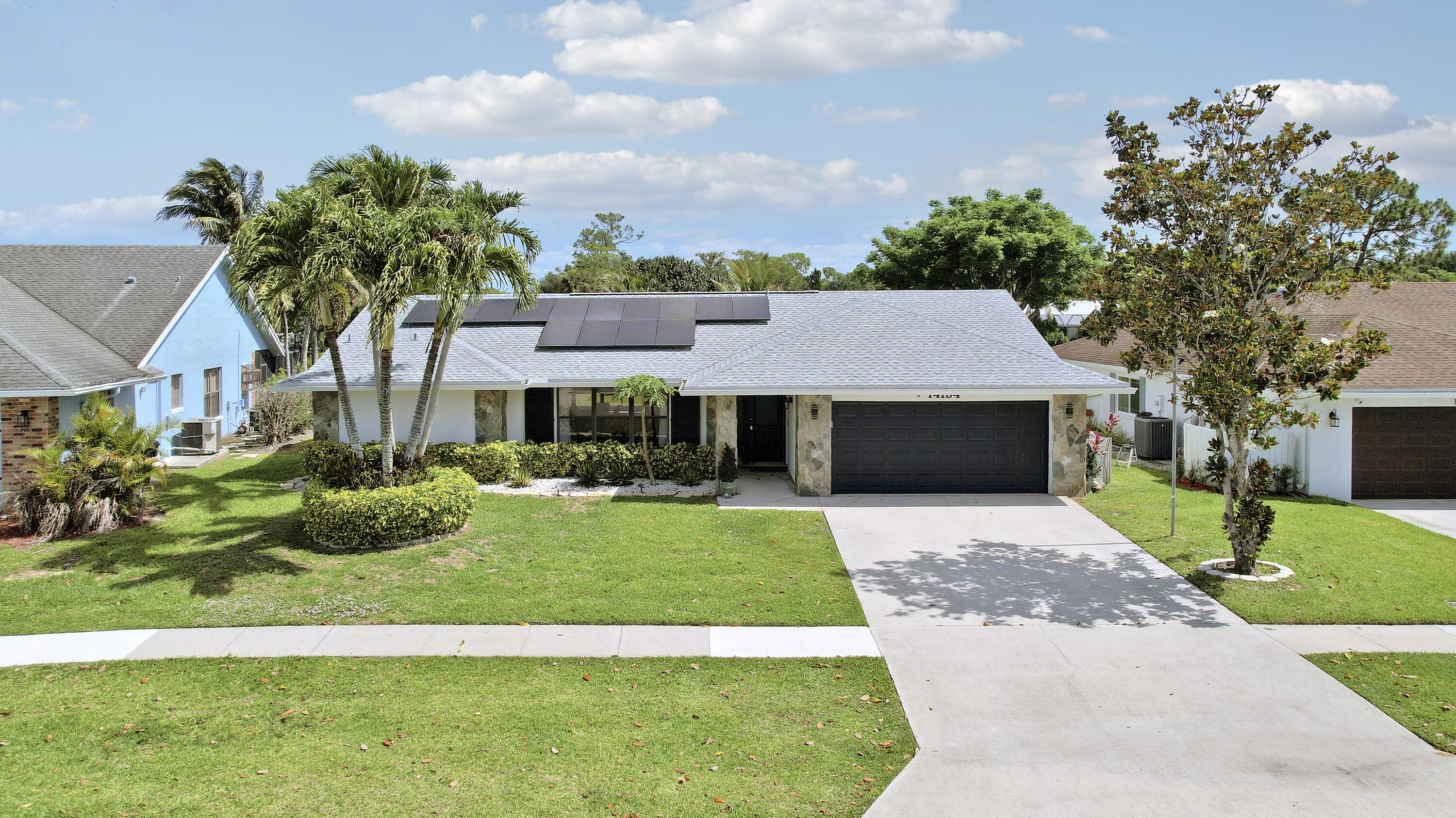 SUGAR POND MANOR OF WELLINGTON - Residential