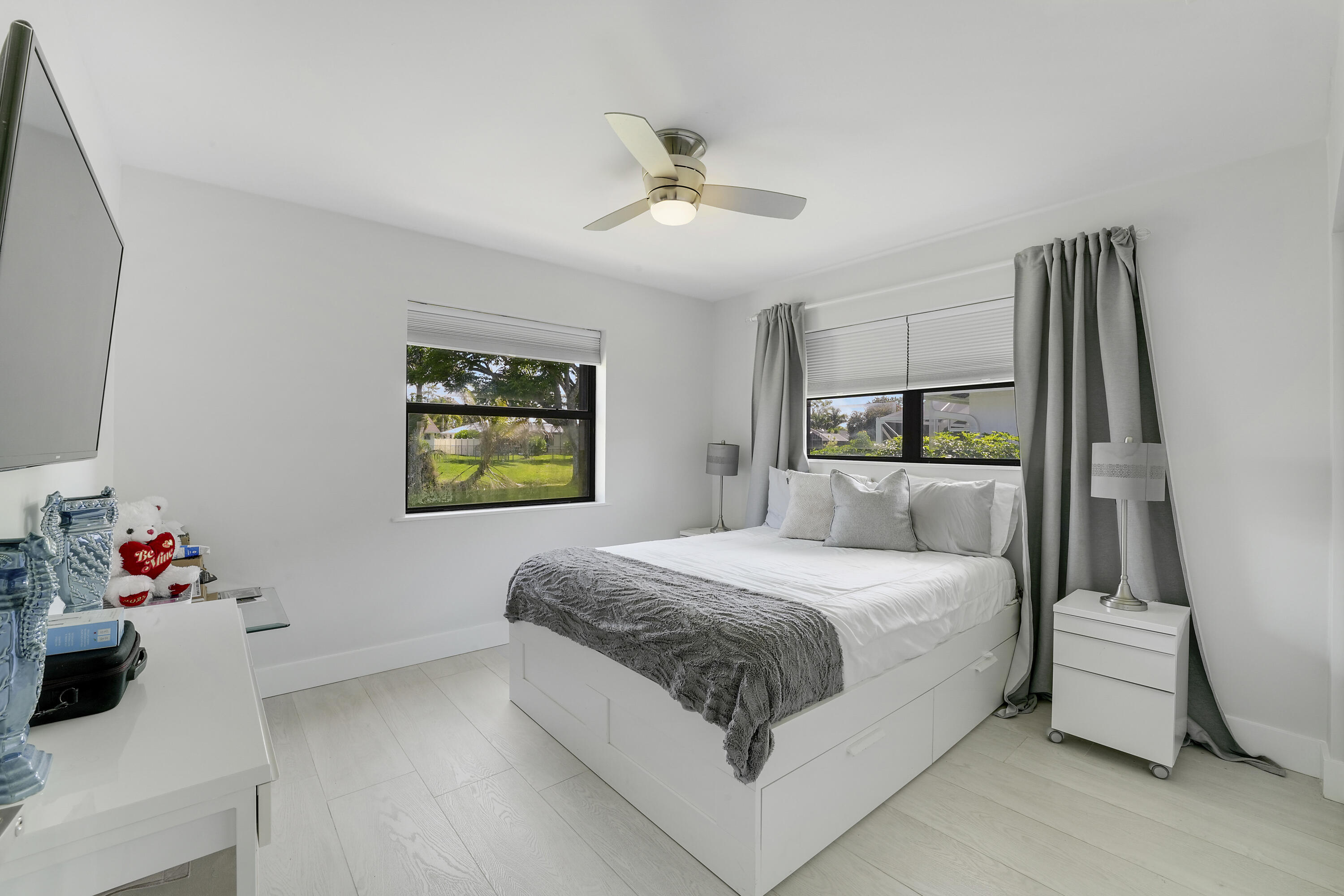 SUGAR POND MANOR OF WELLINGTON - Residential