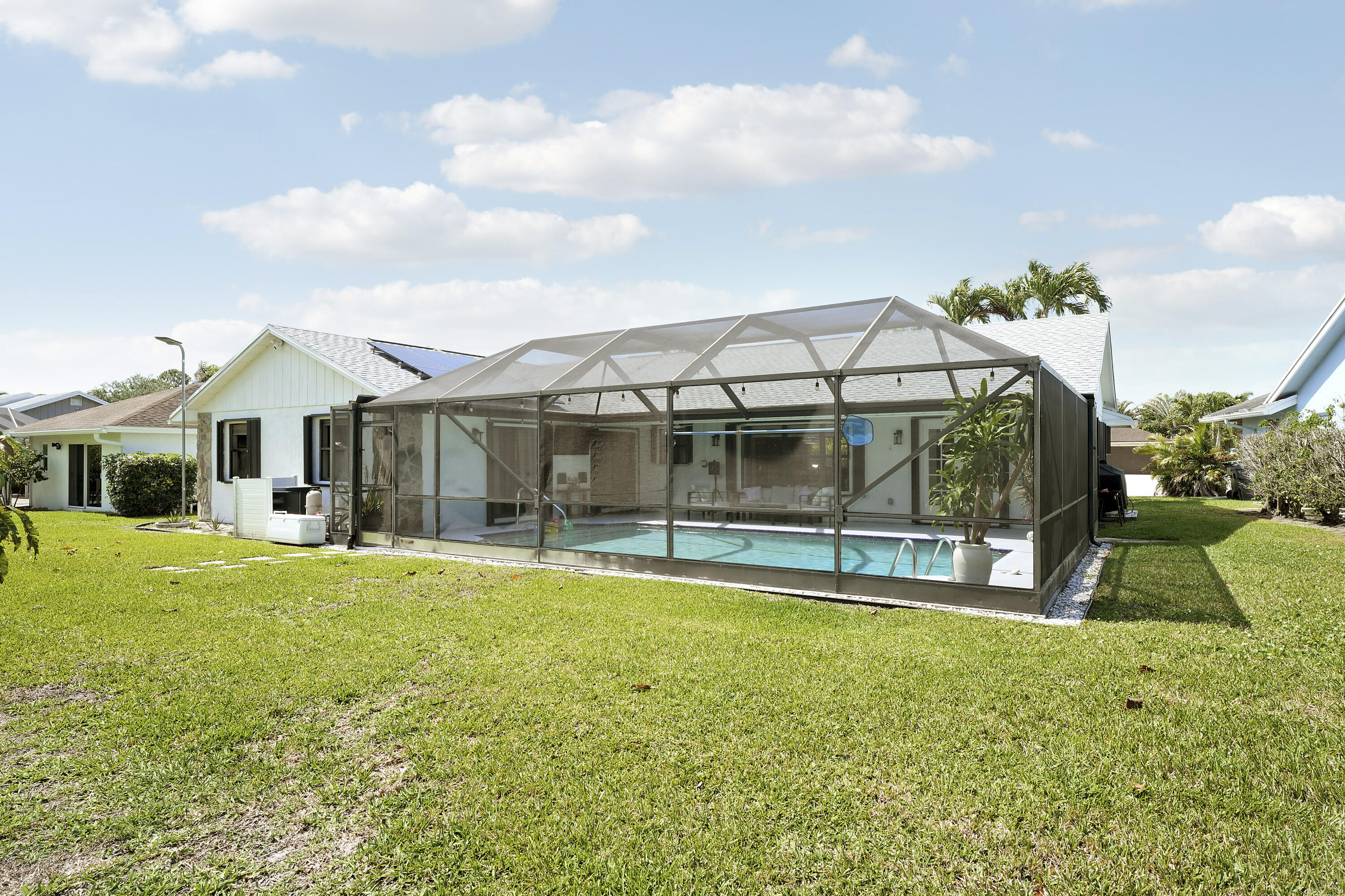 SUGAR POND MANOR OF WELLINGTON - Residential