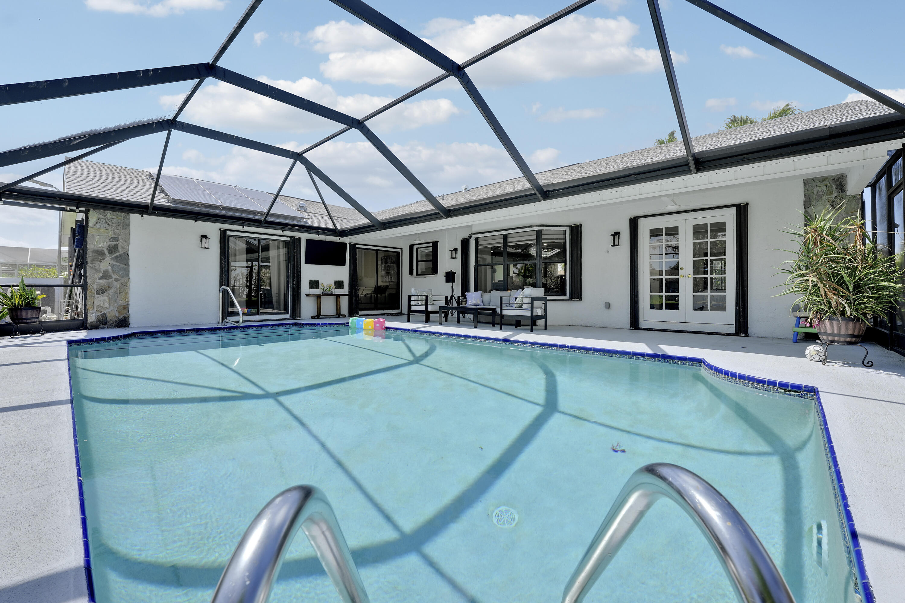 SUGAR POND MANOR OF WELLINGTON - Residential