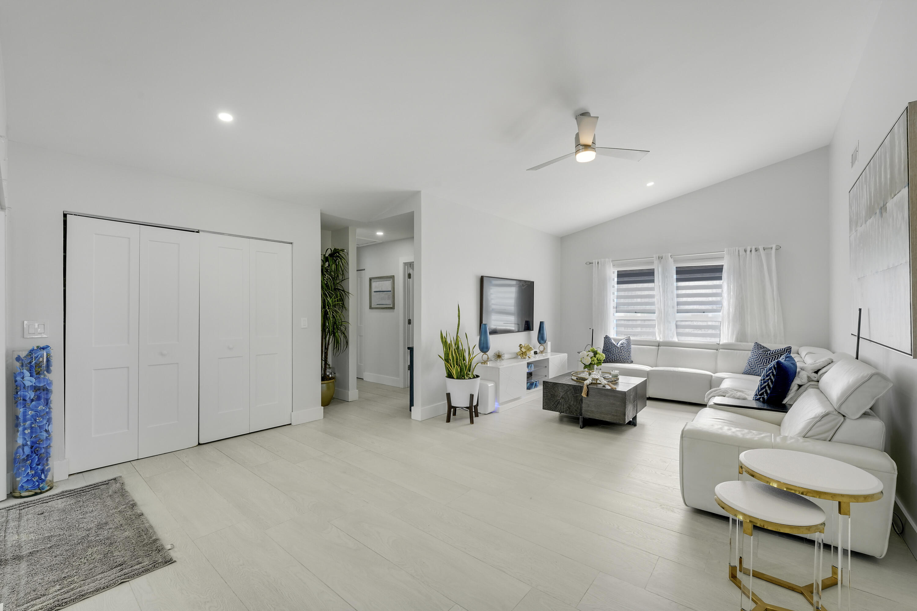 SUGAR POND MANOR OF WELLINGTON - Residential