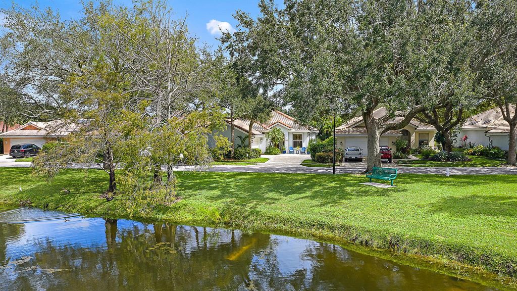 Photo of 156 Hampton Place, Jupiter, FL 33458 (MLS # R11131339)