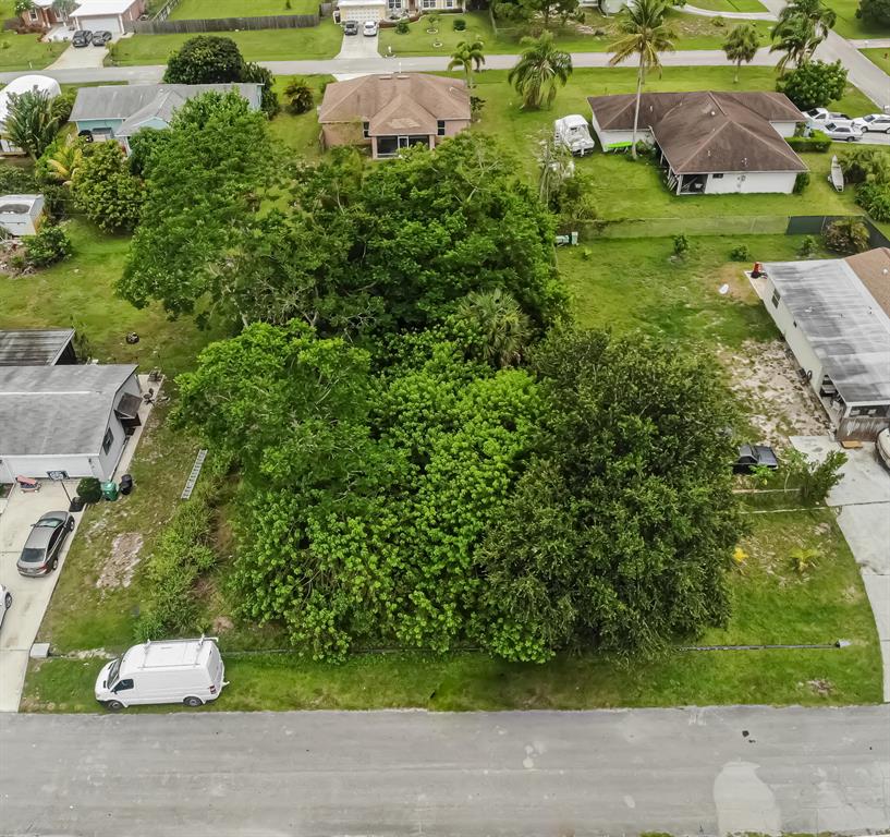 PORT ST LUCIE SECTION 27 - Land