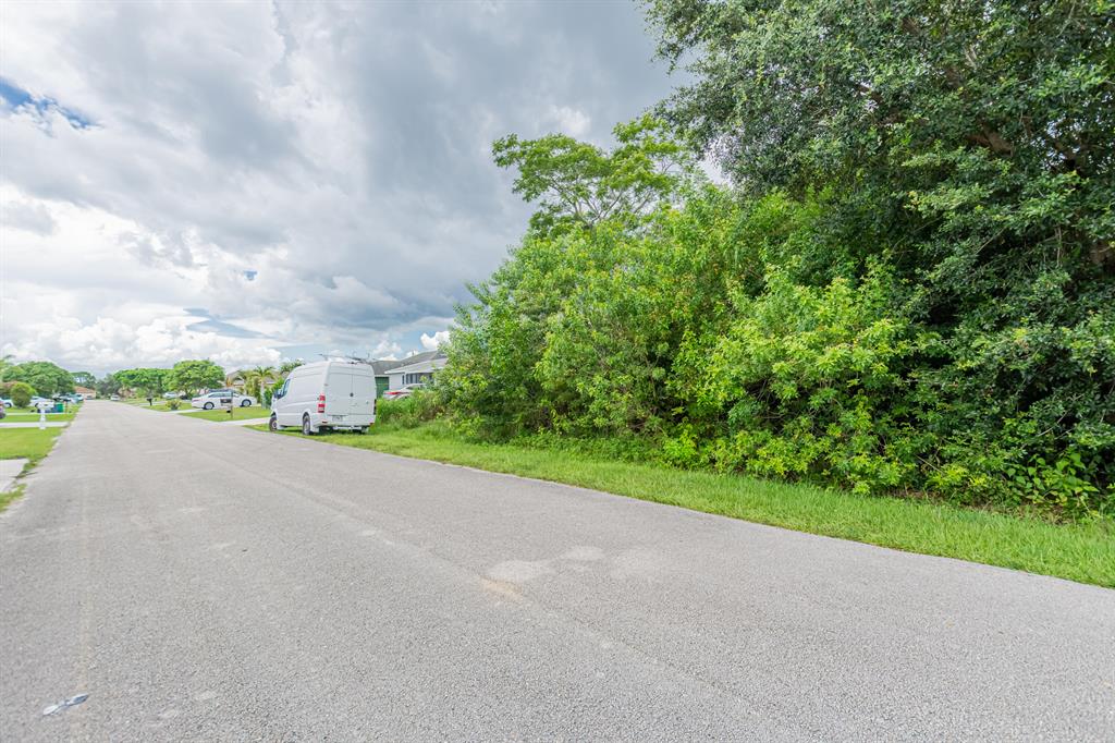 PORT ST LUCIE SECTION 27 - Land