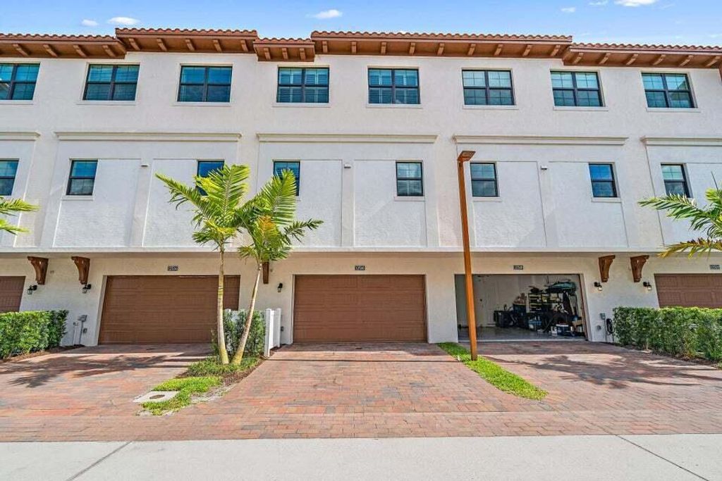 Photo of 12516 Gross Pointe Drive, Palm Beach Gardens, FL 33418 (MLS # R11011002)