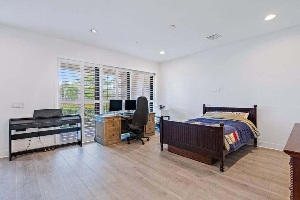 Photo of 12516 Gross Pointe Drive, Palm Beach Gardens, FL 33418 (MLS # R11011002)