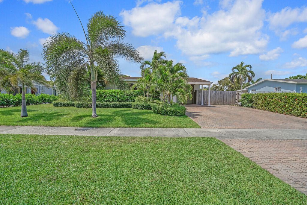 Photo of 313 Davis Road, Palm Springs, FL 33461 (MLS # R11075418)