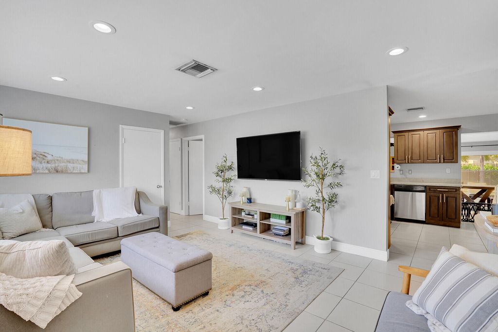 Photo of 313 Davis Road, Palm Springs, FL 33461 (MLS # R11075418)