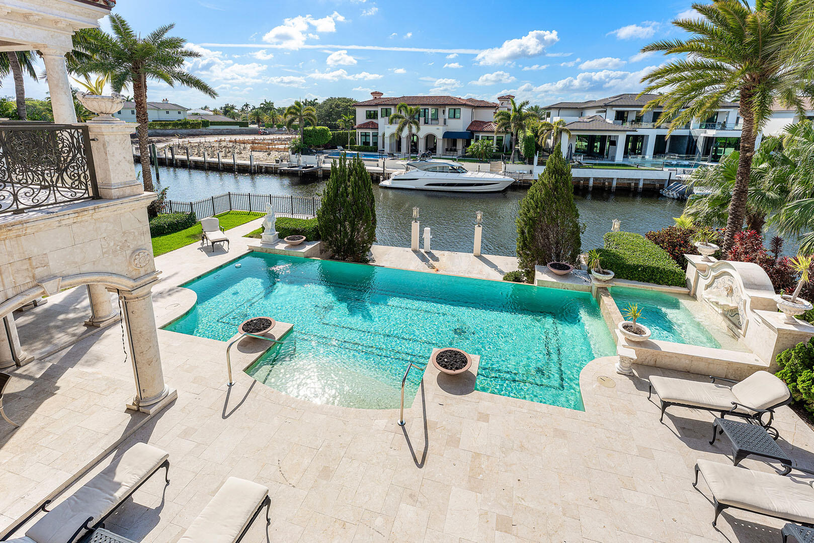 ROYAL PALM YACHT & COUNTRY CLUB - Residential