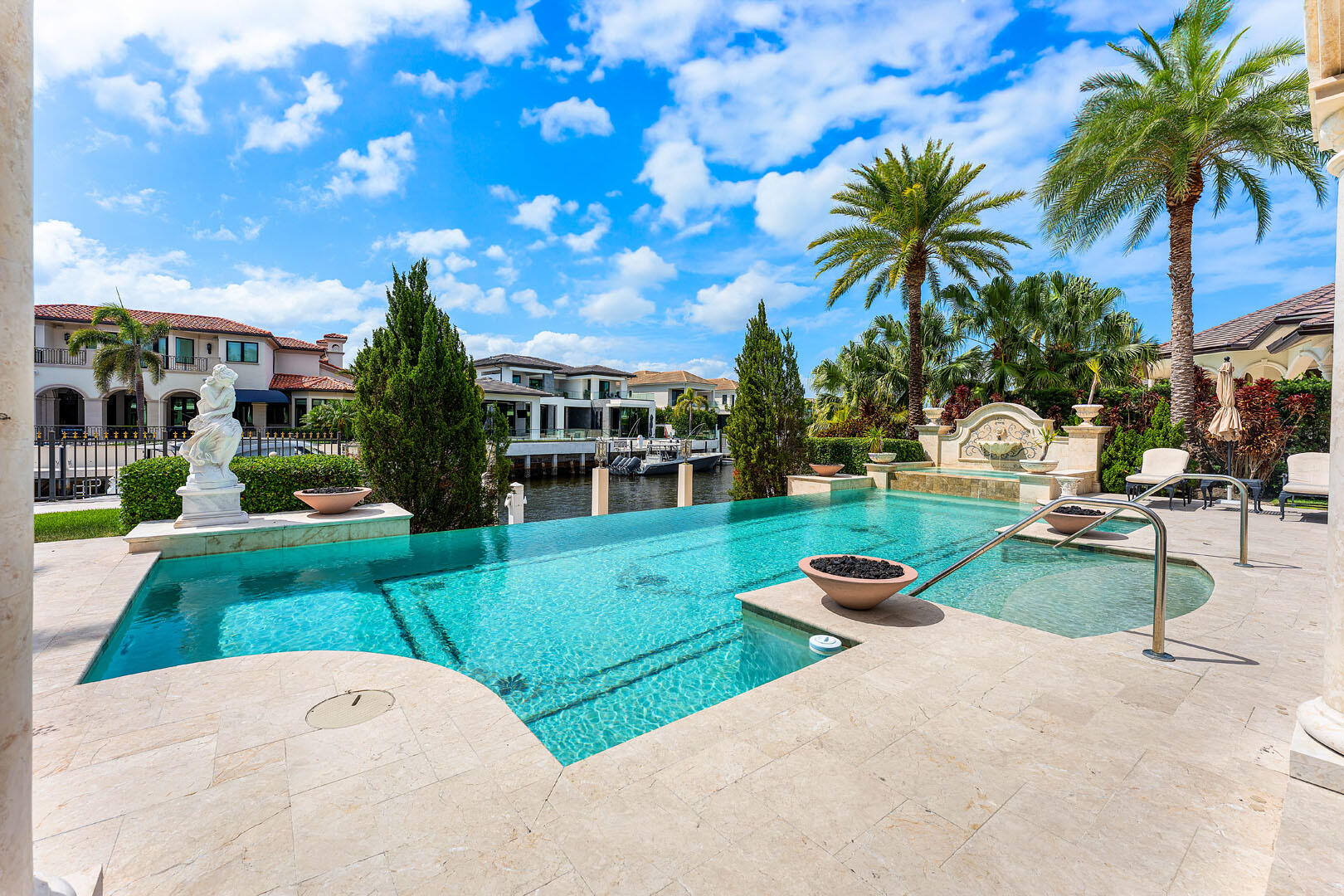 ROYAL PALM YACHT & COUNTRY CLUB - Residential