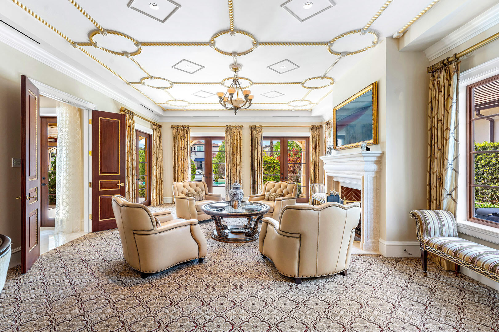 ROYAL PALM YACHT & COUNTRY CLUB - Residential