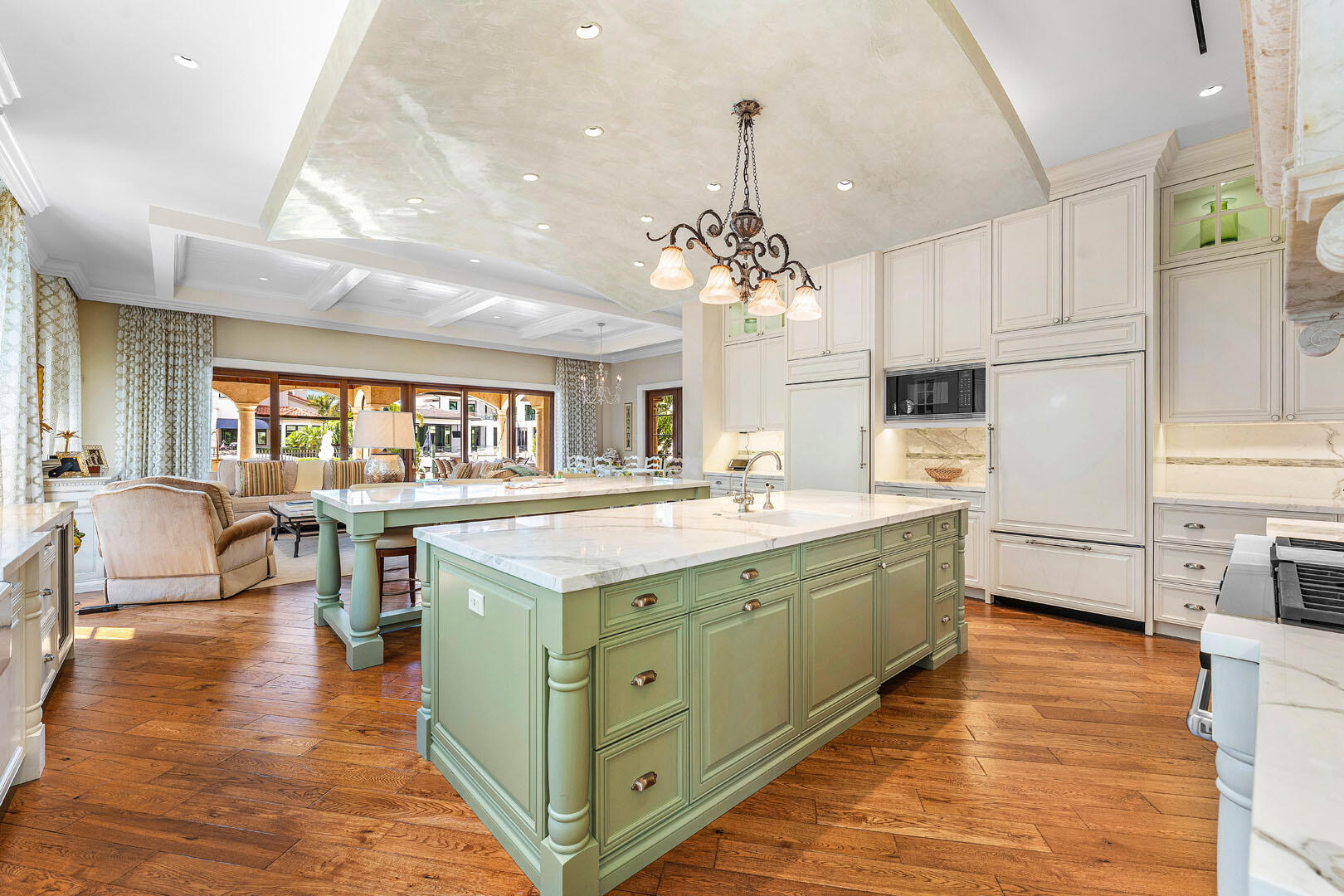 ROYAL PALM YACHT & COUNTRY CLUB - Residential