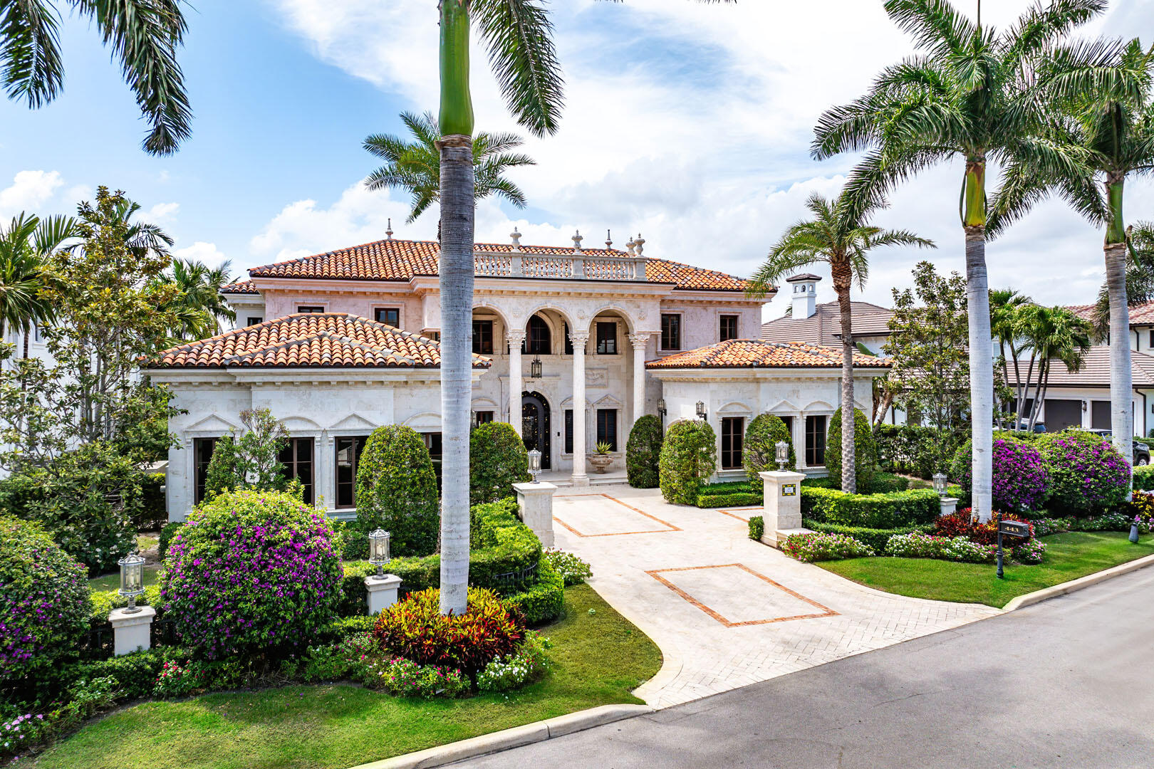 ROYAL PALM YACHT & COUNTRY CLUB - Residential