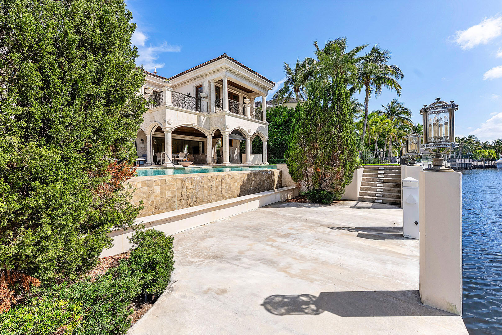 ROYAL PALM YACHT & COUNTRY CLUB - Residential