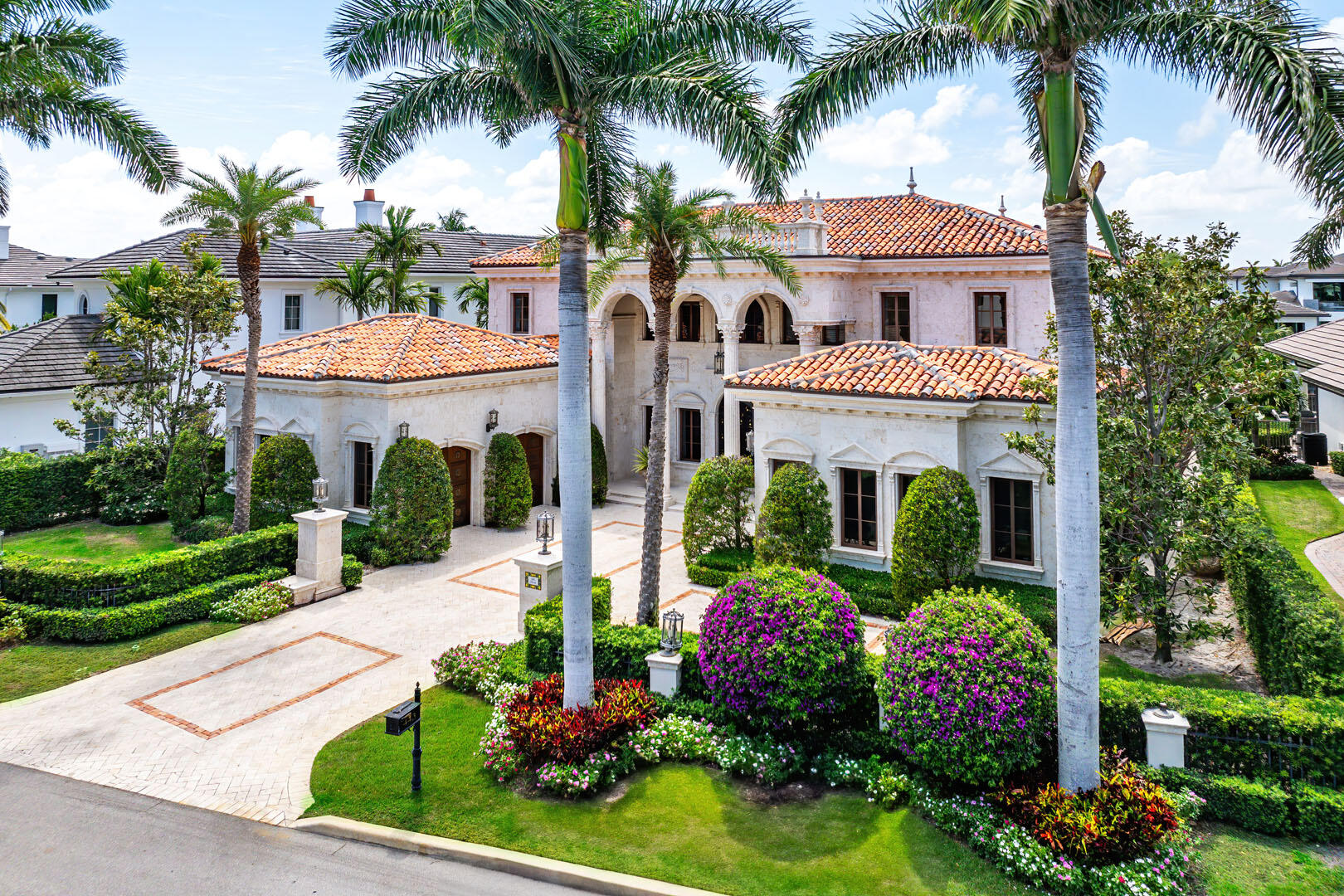 ROYAL PALM YACHT & COUNTRY CLUB - Residential