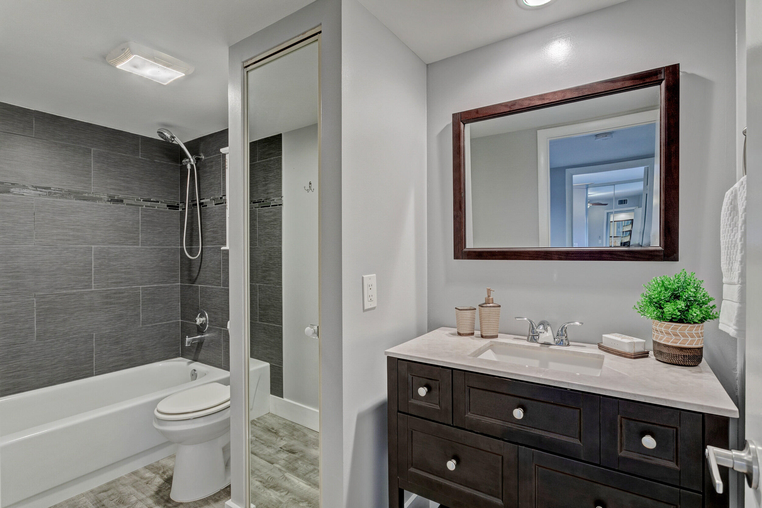 VILLAGE OF SANDALWOOD LAK - Residential Lease