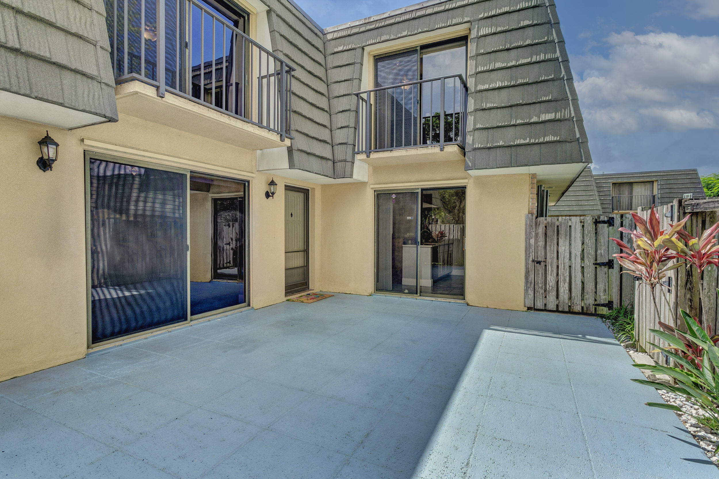 VILLAGE OF SANDALWOOD LAK - Residential Lease