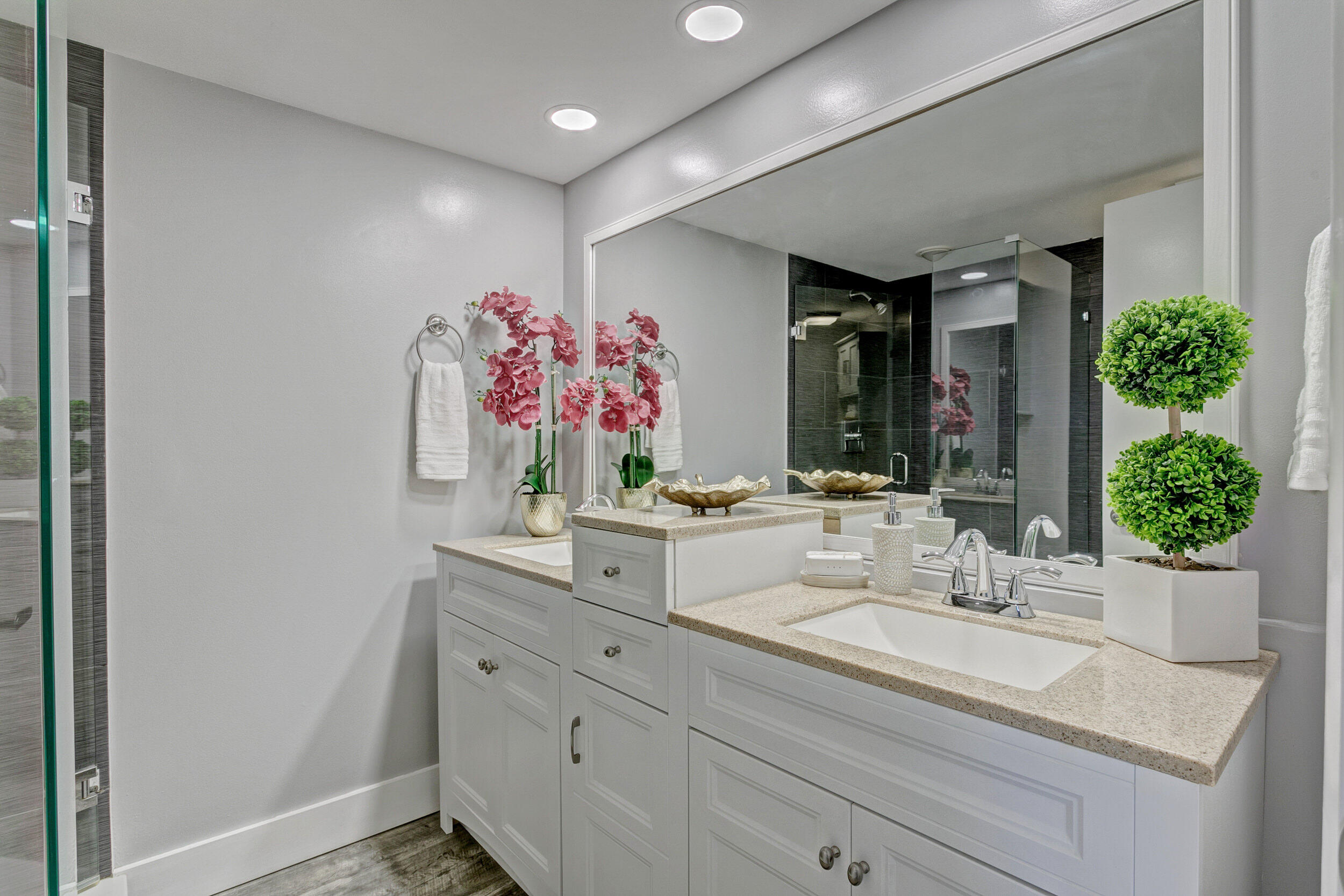 VILLAGE OF SANDALWOOD LAK - Residential Lease