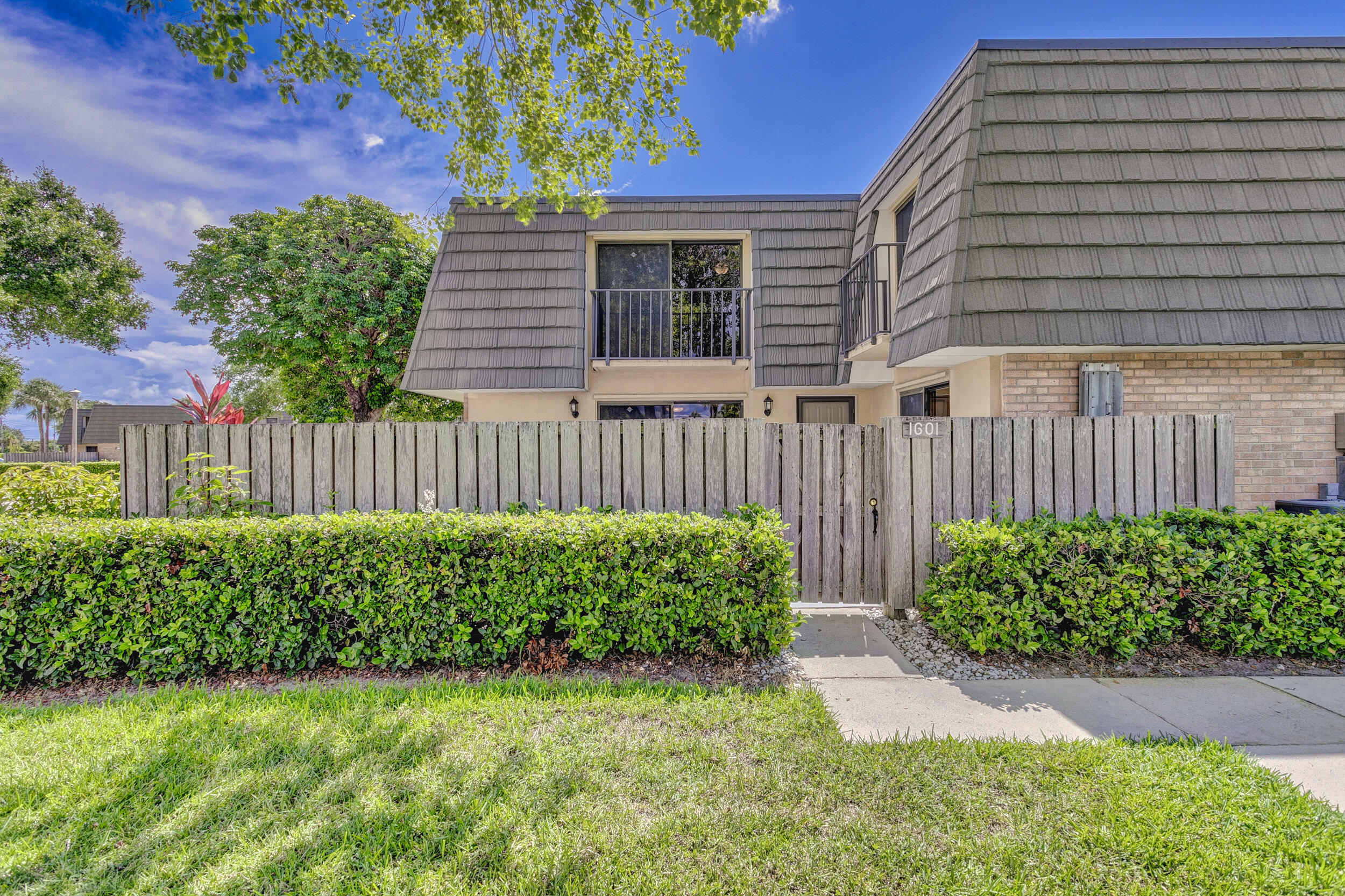 VILLAGE OF SANDALWOOD LAK - Residential Lease