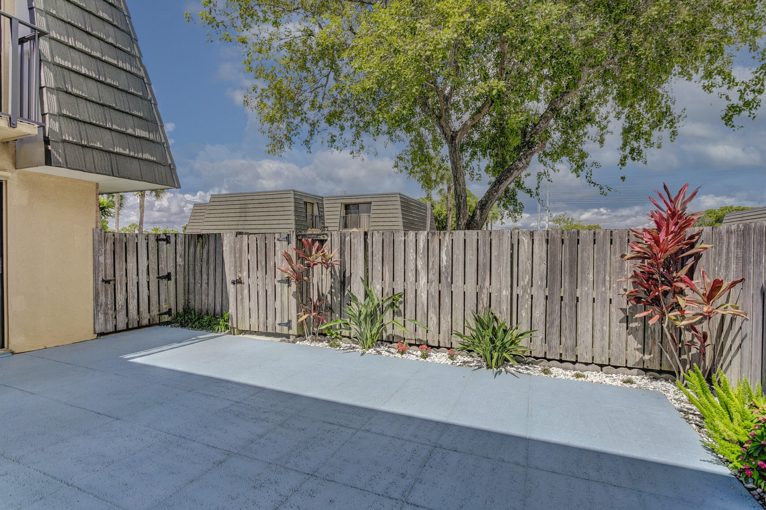 VILLAGE OF SANDALWOOD LAK - Residential Lease