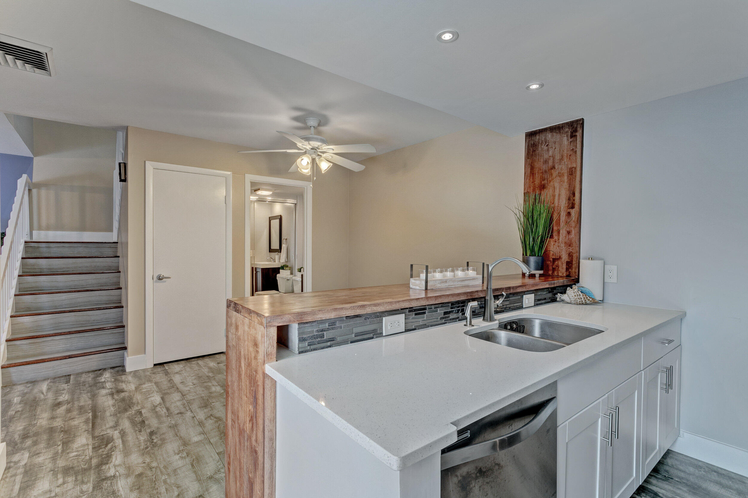 VILLAGE OF SANDALWOOD LAK - Residential Lease