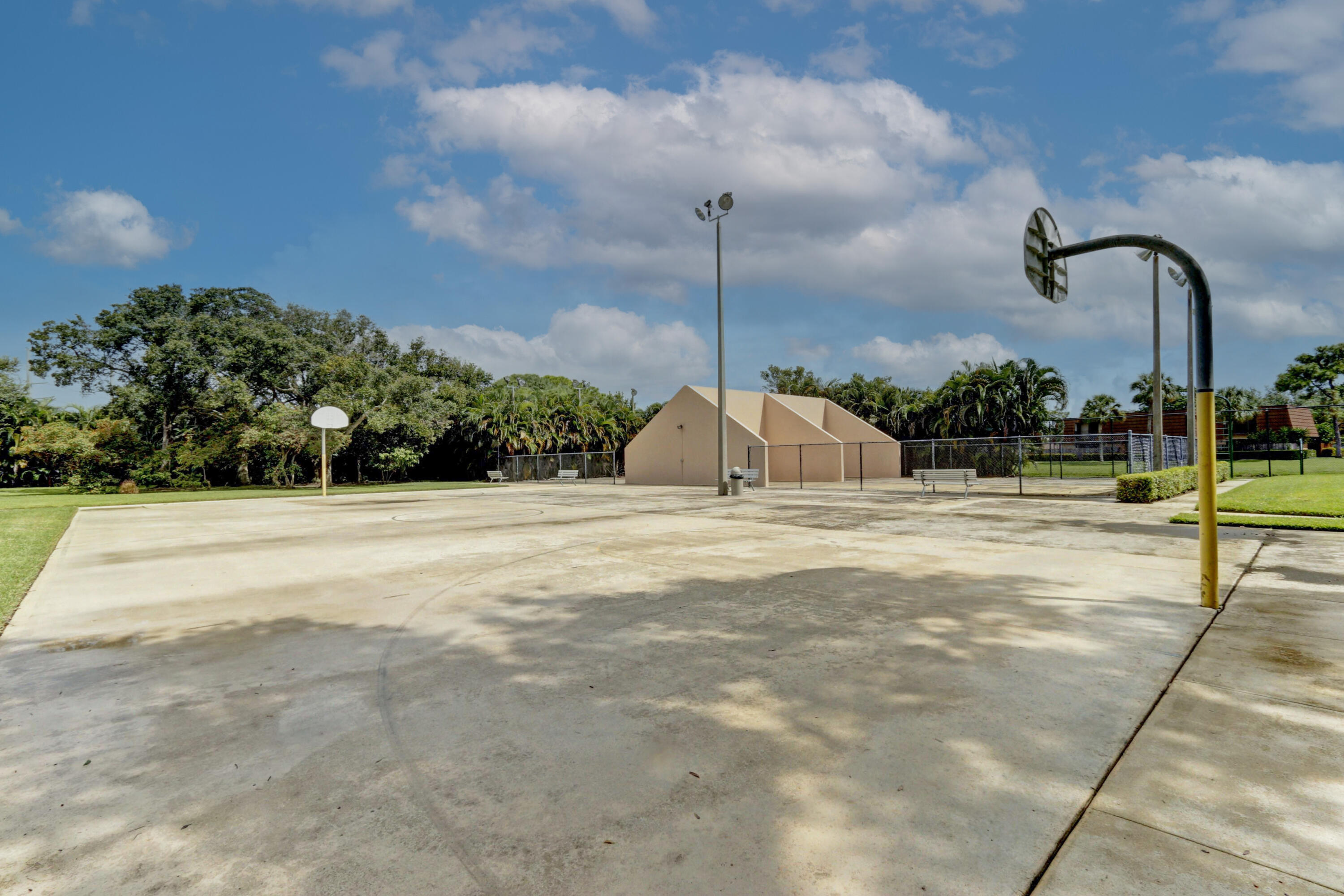 VILLAGE OF SANDALWOOD LAK - Residential Lease