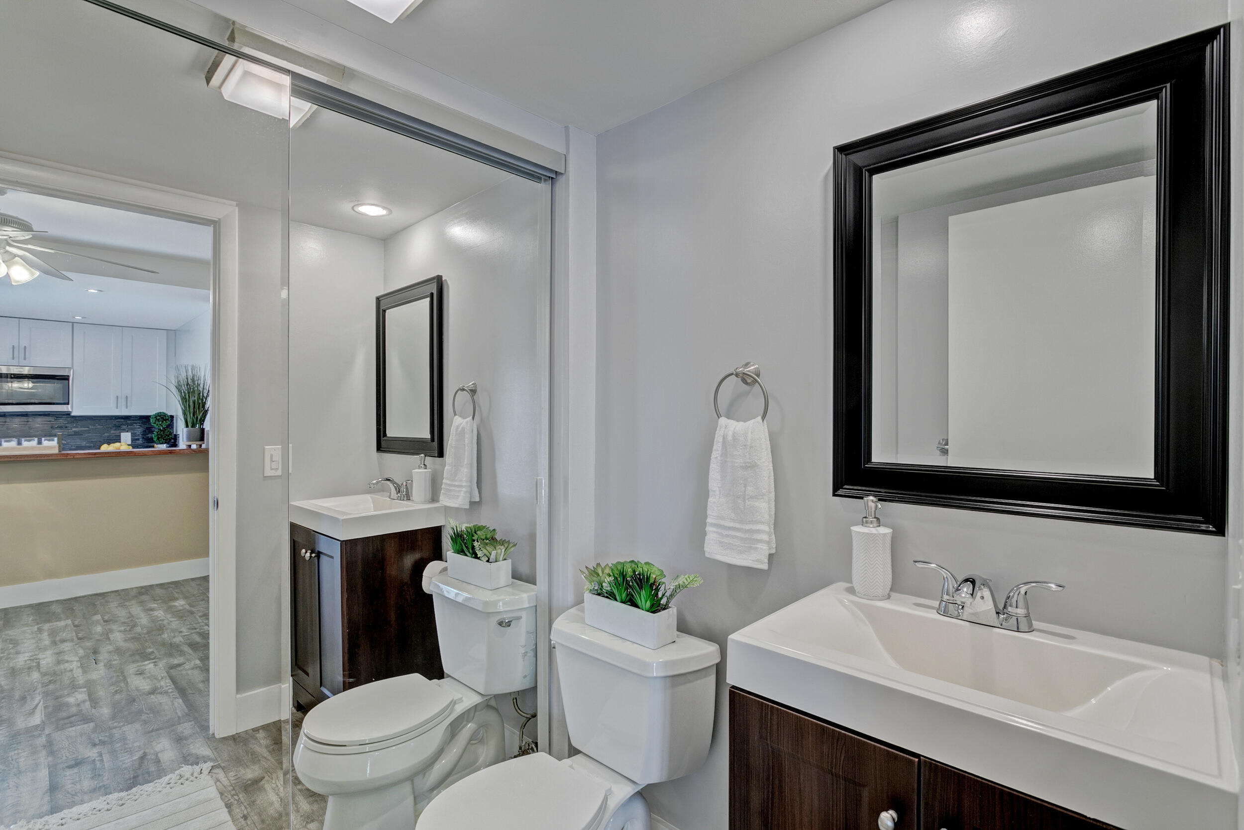 VILLAGE OF SANDALWOOD LAK - Residential Lease