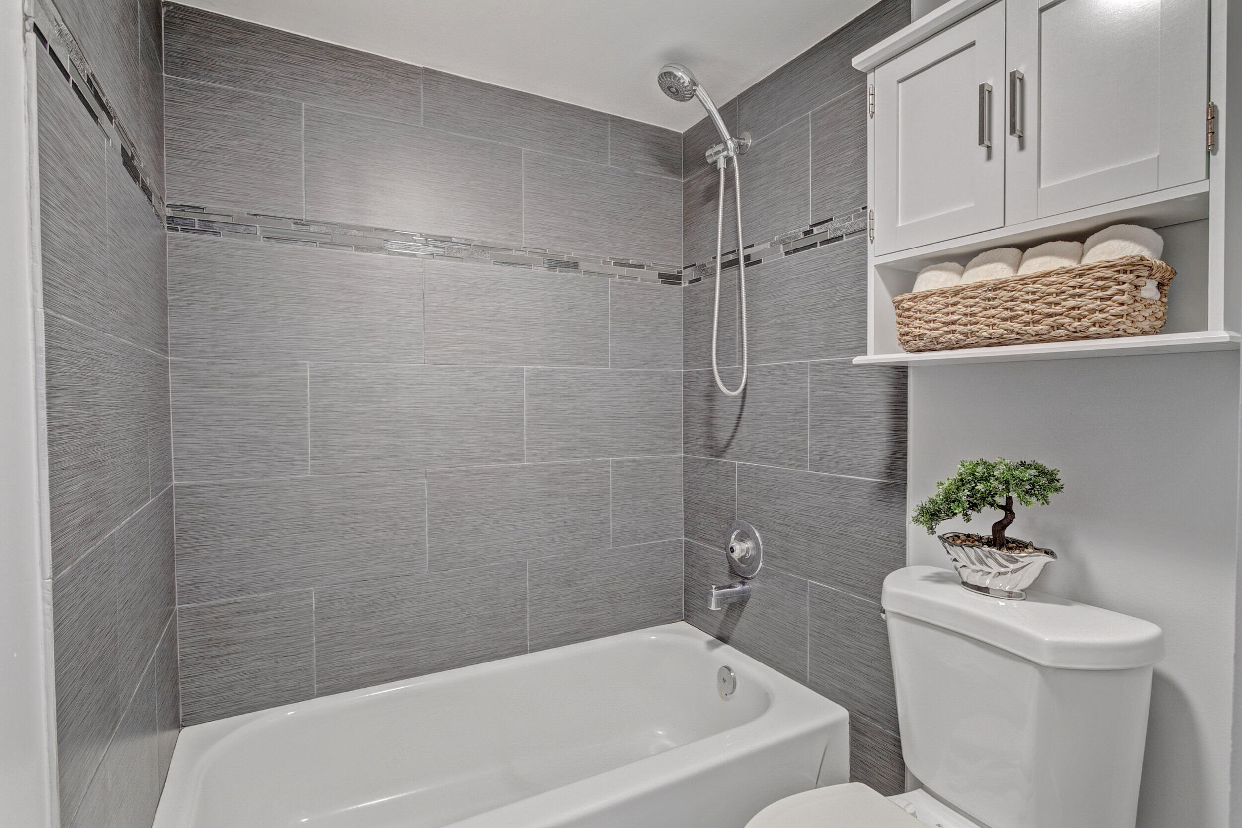 VILLAGE OF SANDALWOOD LAK - Residential Lease