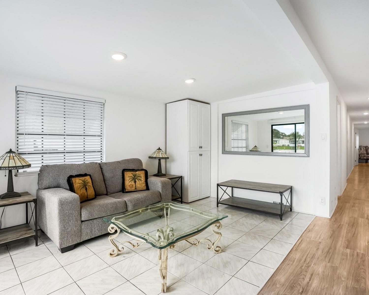 RAVENSWOOD ESTATES & MARI - Residential