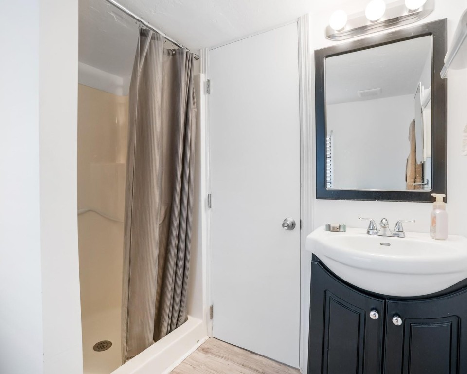 RAVENSWOOD ESTATES & MARI - Residential