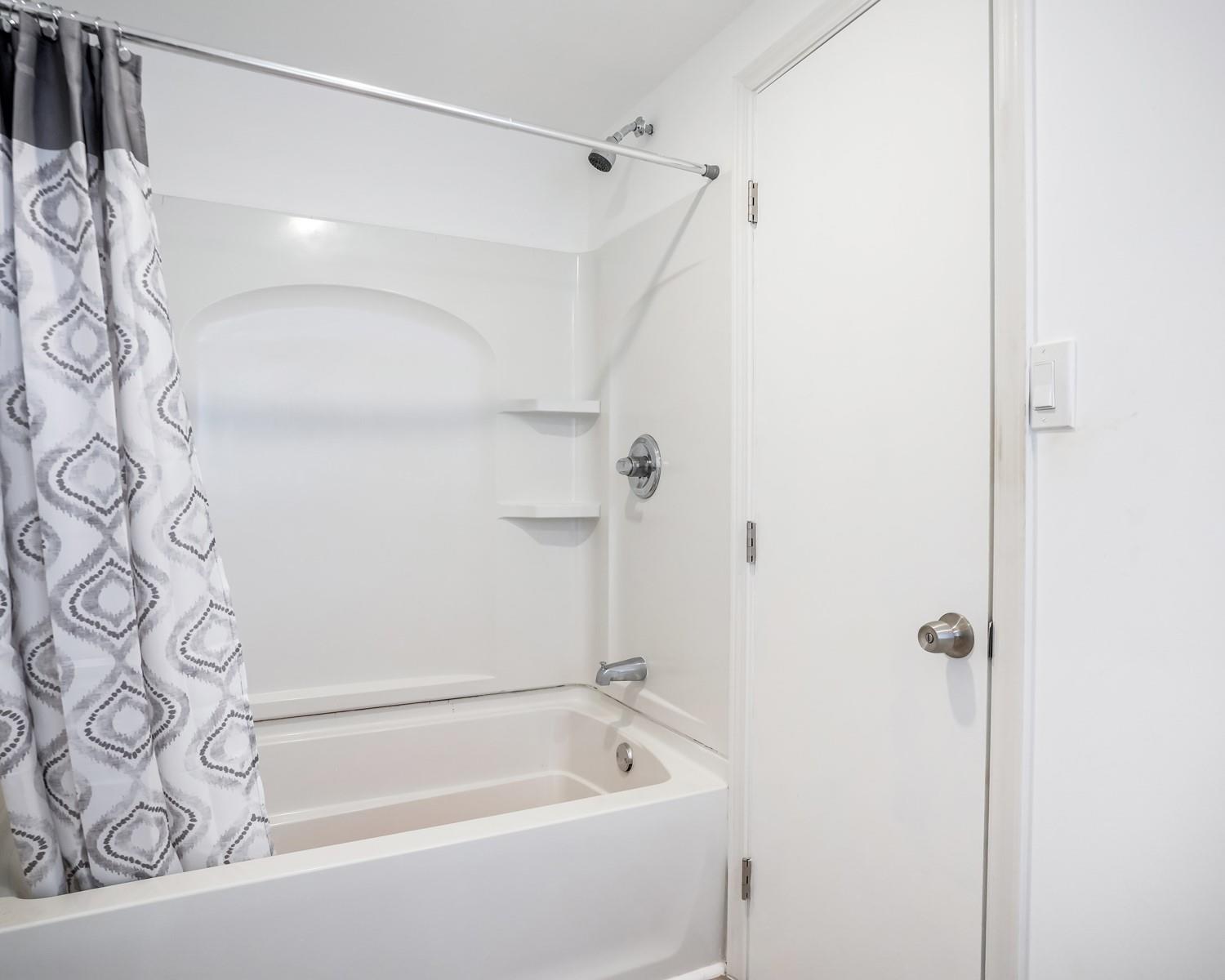 RAVENSWOOD ESTATES & MARI - Residential