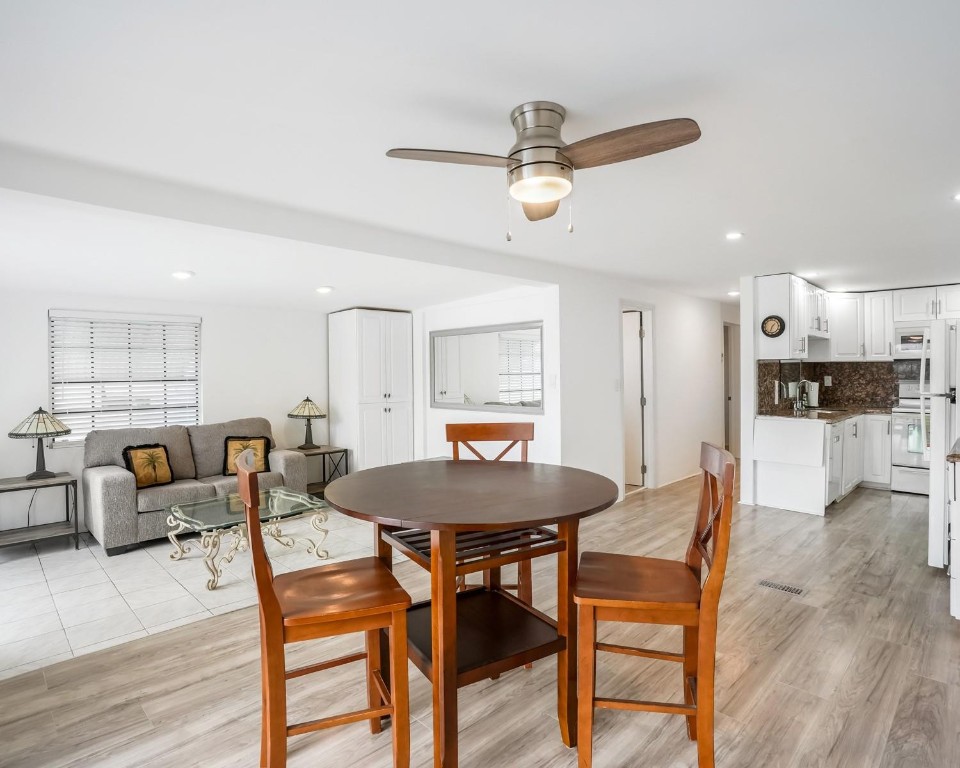 RAVENSWOOD ESTATES & MARI - Residential