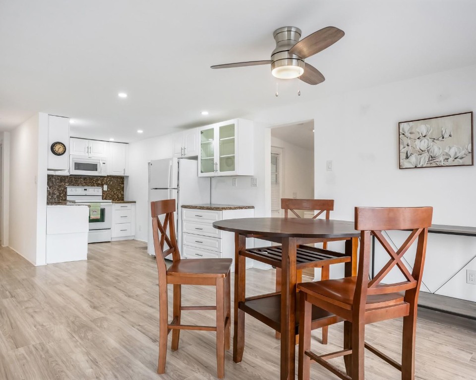 RAVENSWOOD ESTATES & MARI - Residential