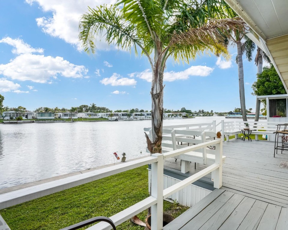 RAVENSWOOD ESTATES & MARI - Residential