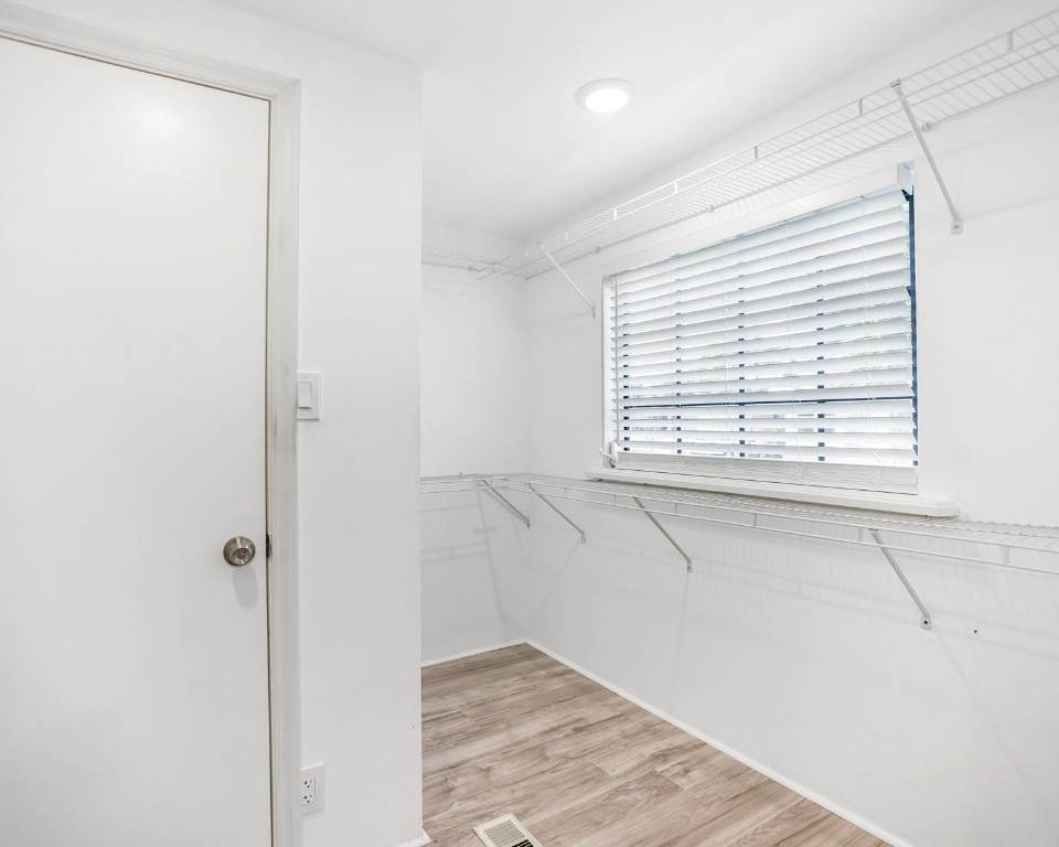 RAVENSWOOD ESTATES & MARI - Residential