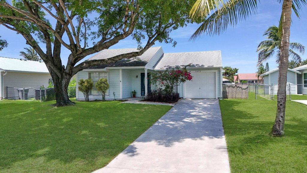 Photo of 5472 Courtney Circle, Boynton Beach, FL 33472 (MLS # R11093424)