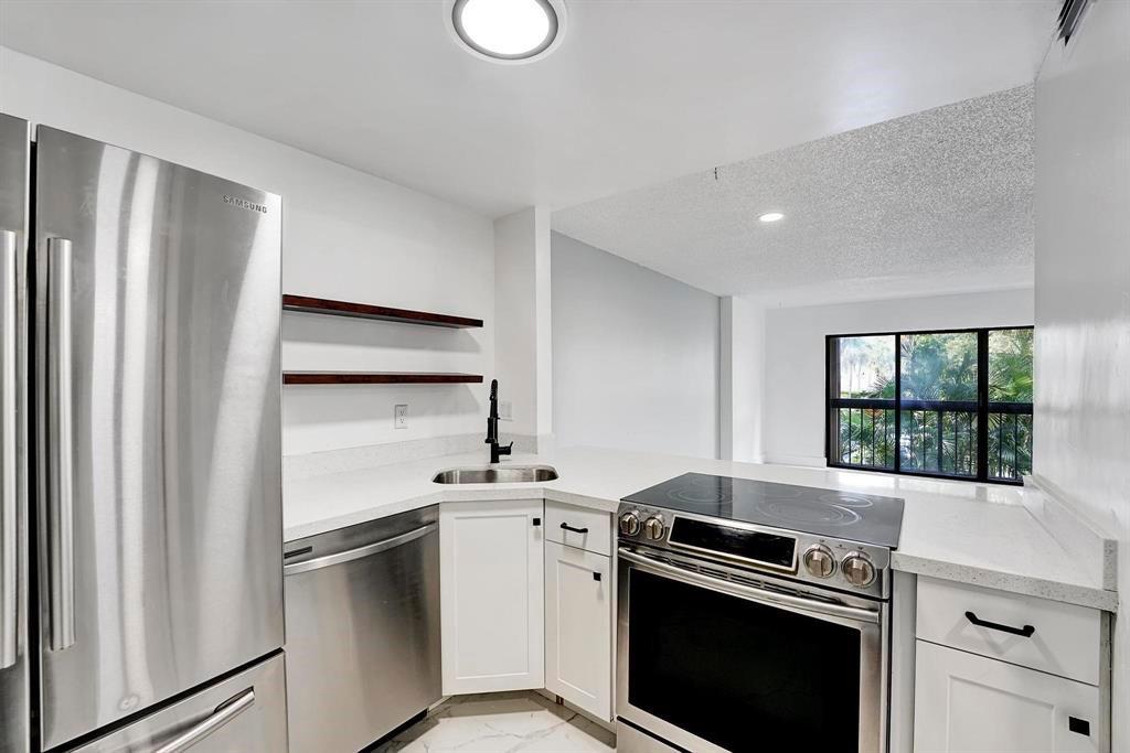 5495 NE 25th Ave 204