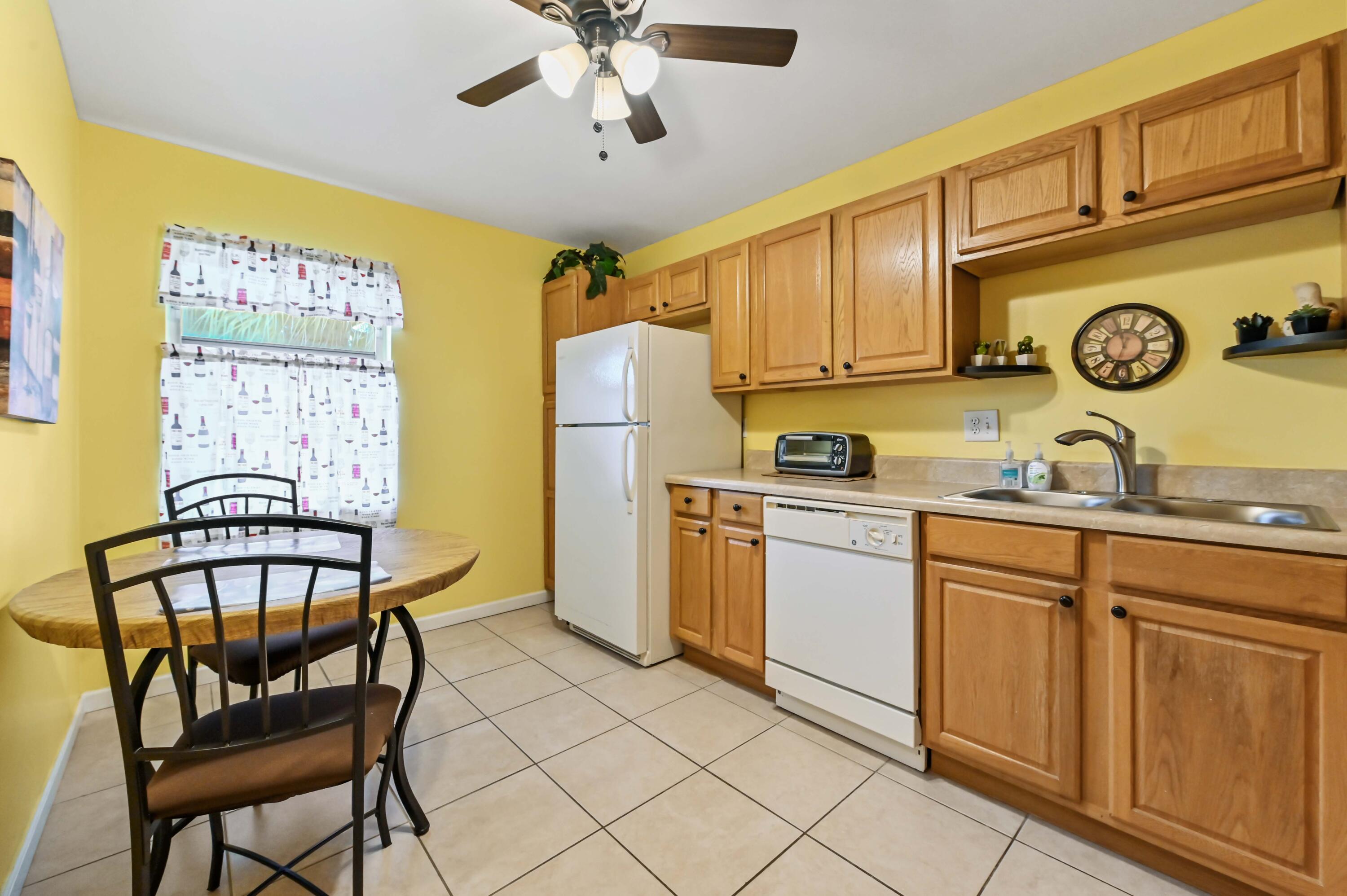 5725 Fernley Drive E 8