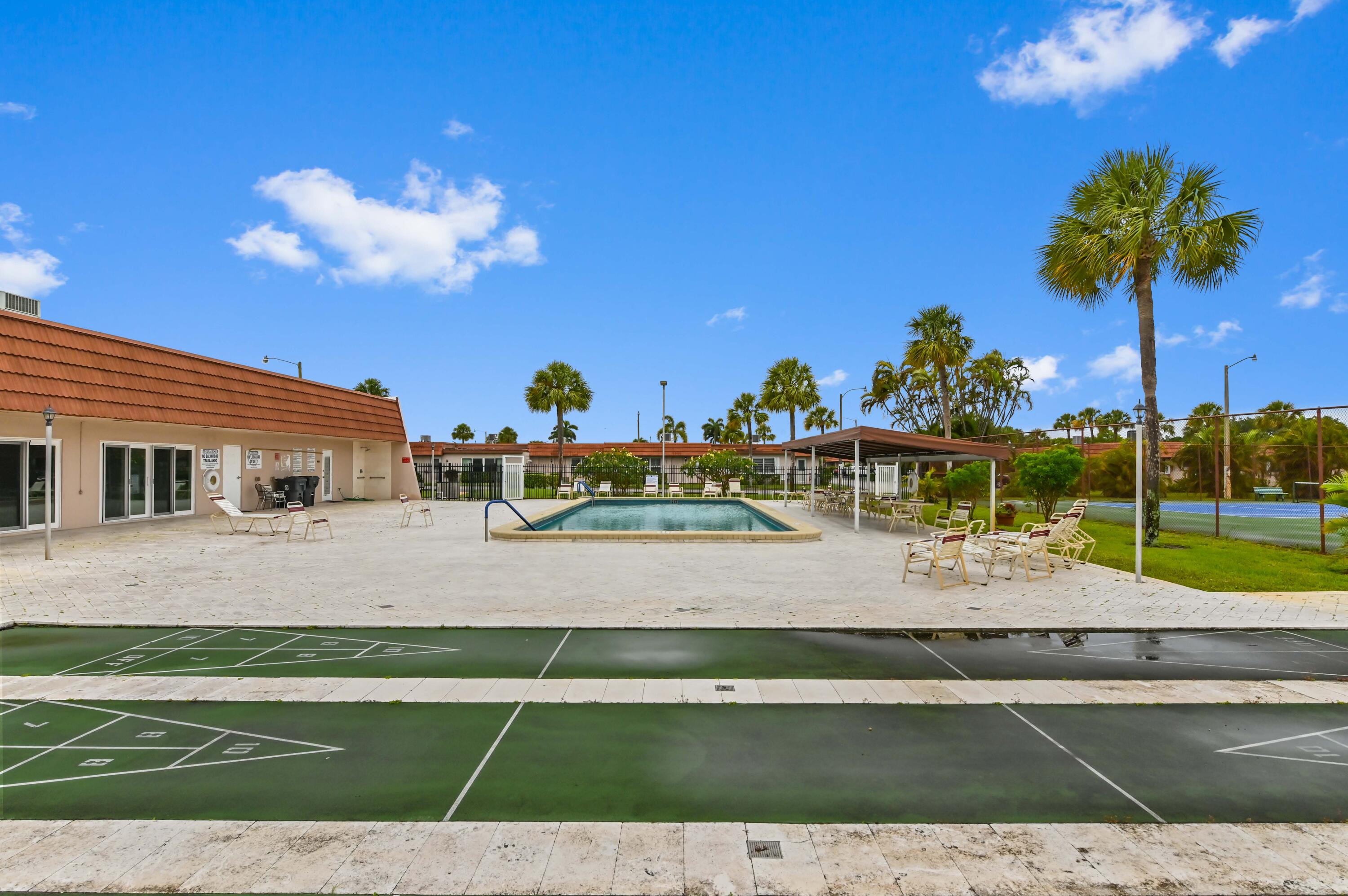 CRESTHAVEN TOWNHOMES - Residential