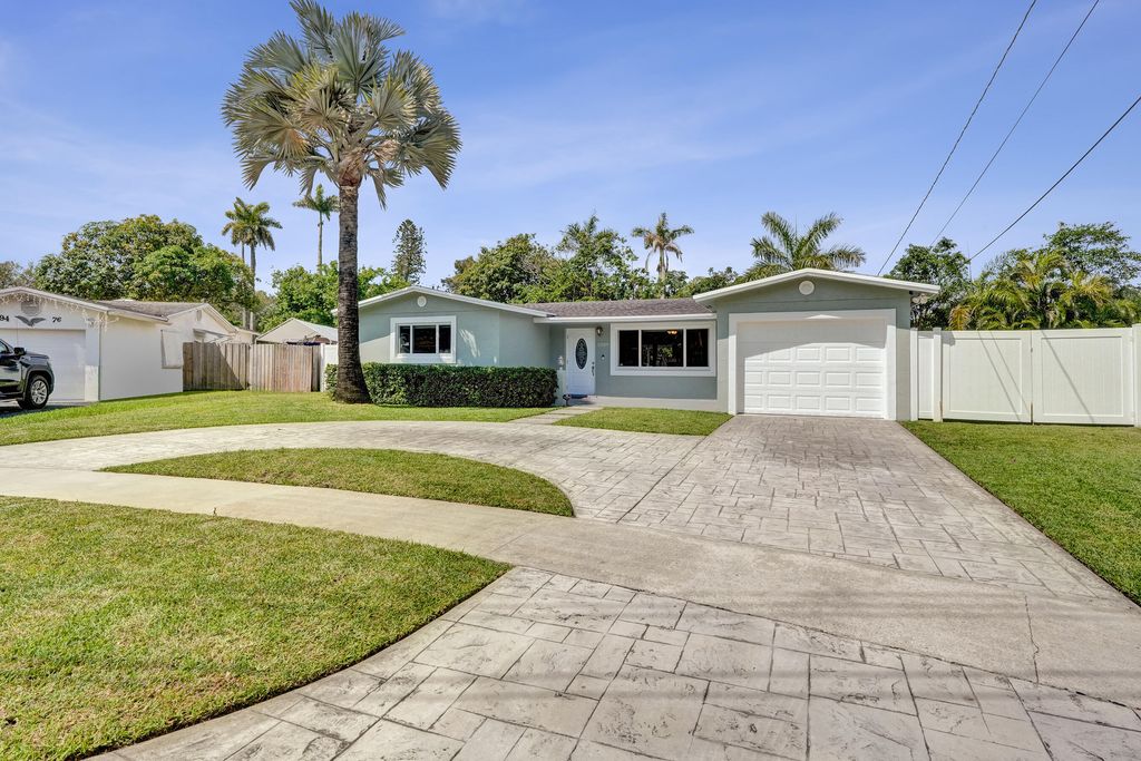 Photo of 5289 SW 95th Avenue, Cooper City, FL 33328 (MLS # B26028195)