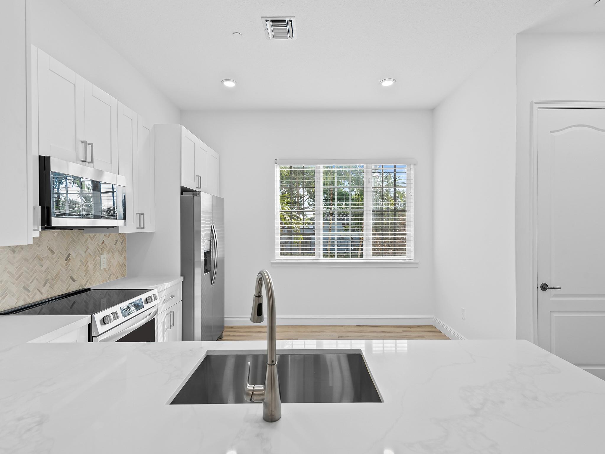 510 SE 7th St 403
