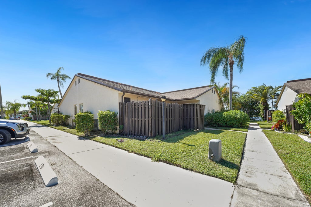 Photo of 3703 WATERVIEW Circle #37c, Palm Springs, FL 33461 (MLS # B26091436)