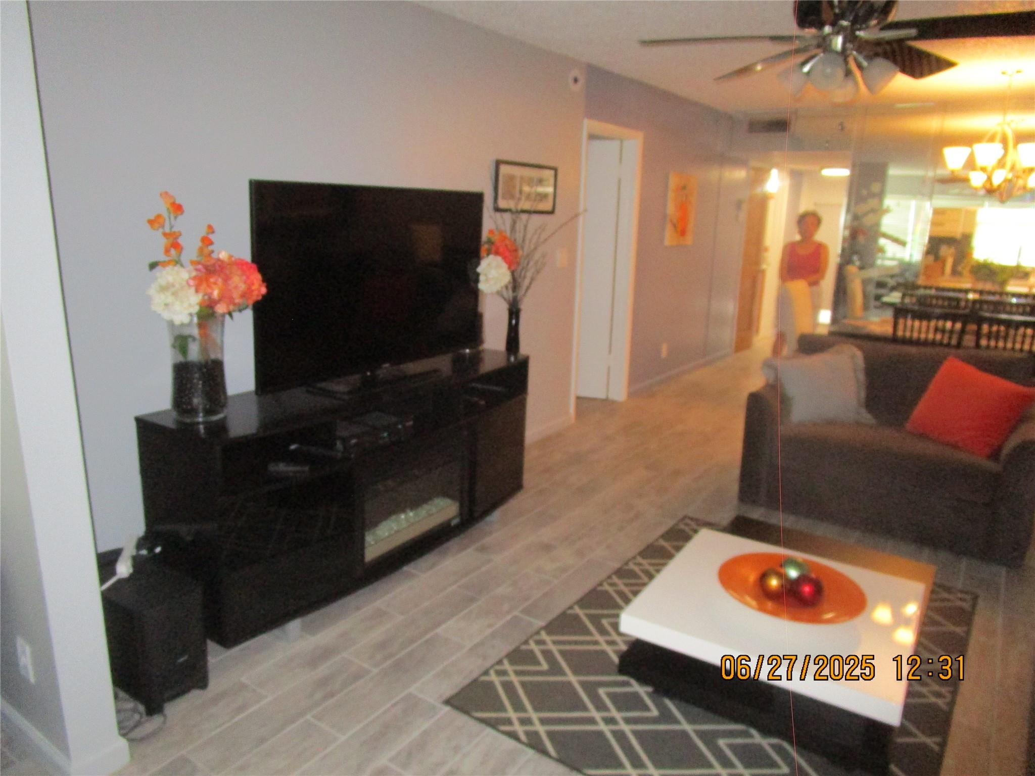 SUNRISE LAKES - Residential