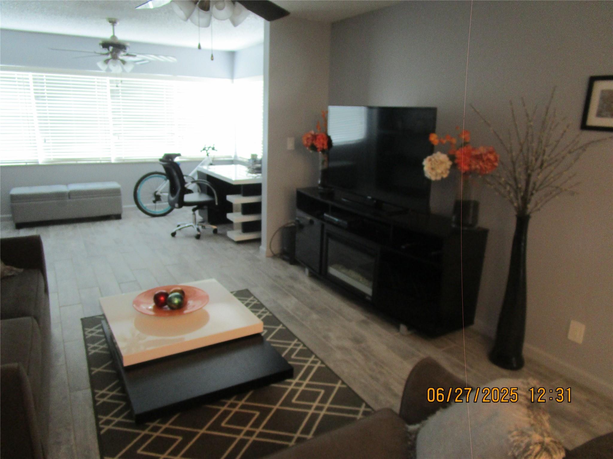 SUNRISE LAKES - Residential