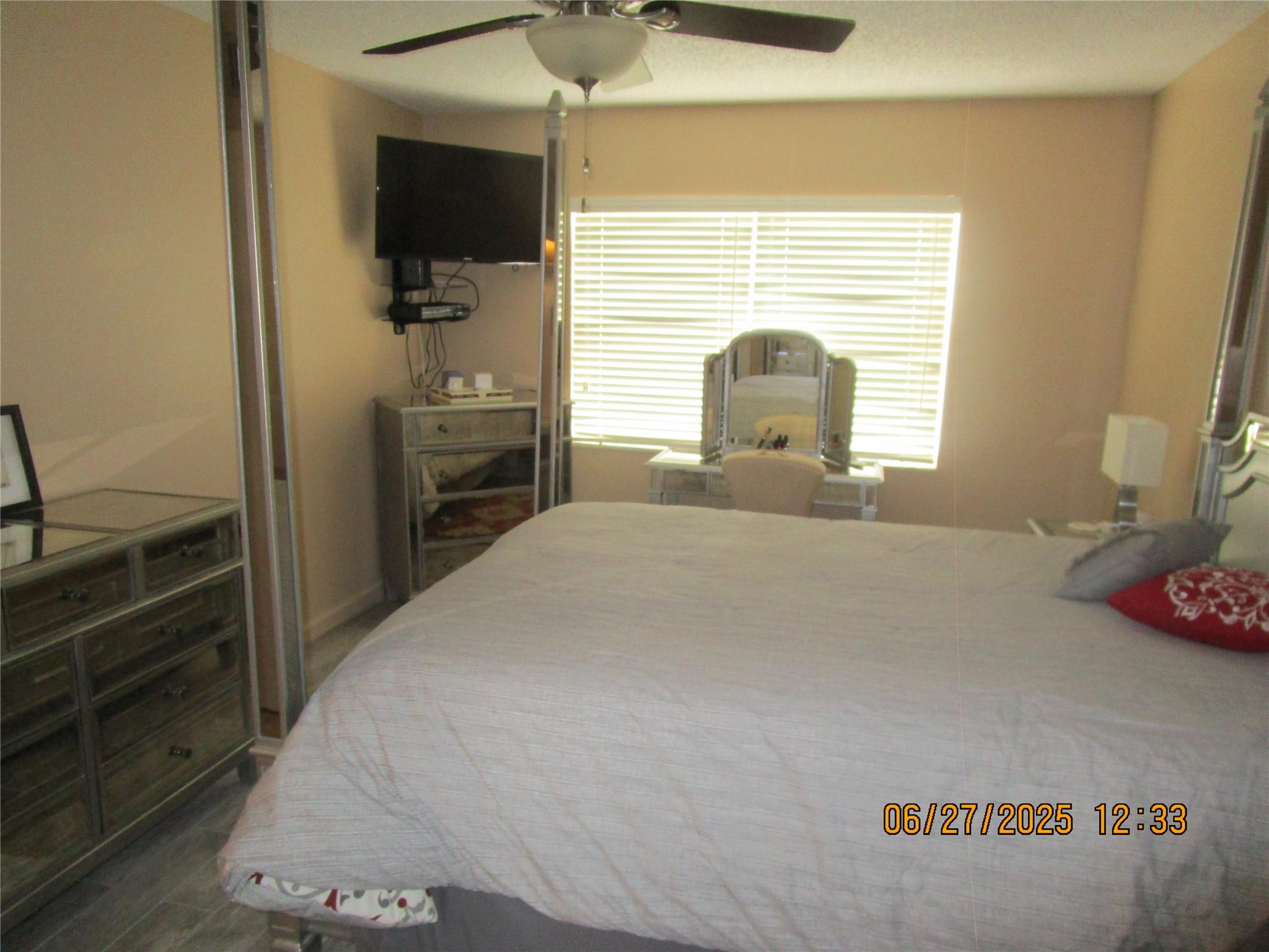 SUNRISE LAKES - Residential