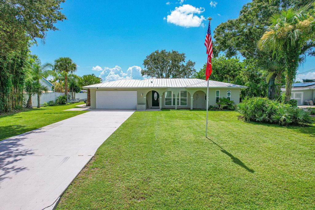 Photo of 442 S Naranja Avenue S, Port Saint Lucie, FL 34983 (MLS # R10915402)